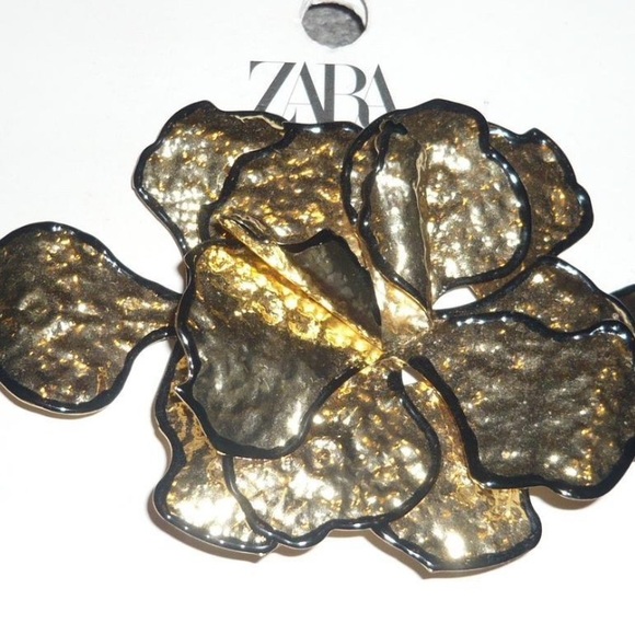 Elegant Gold Floral Choker Necklace - Picture 9 of 14